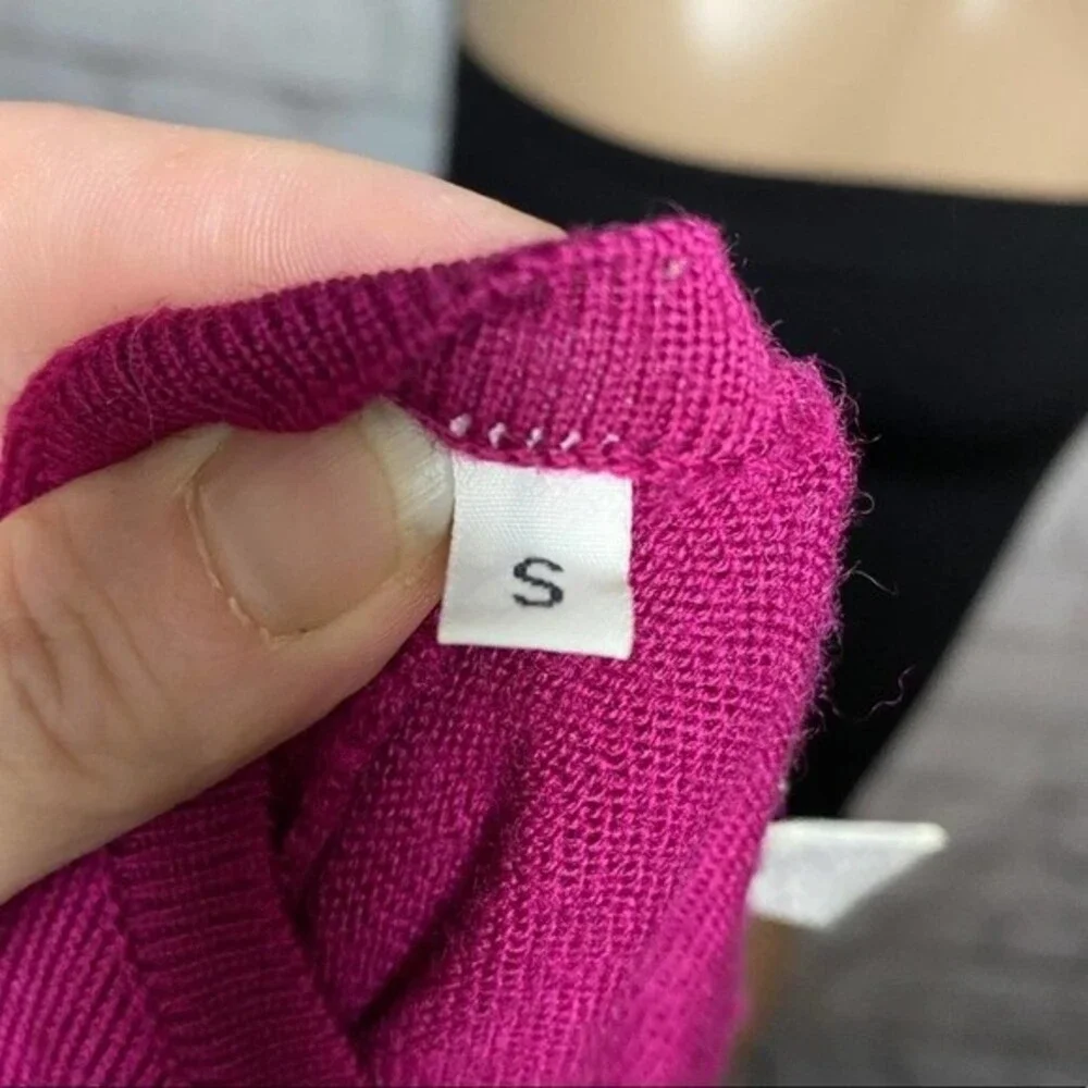 Henri Bendel Vintage Pink Merino Crew Neck Sweater Size Small - Picture 8 of 8